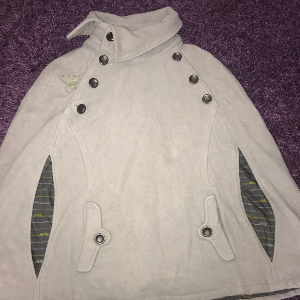 Poncho - Picture 3 of 4